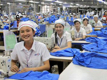 Cung Ứng Lao Động May Mặc: Vượt Qua Thiếu Hụt 50.000 Công Nhân